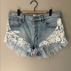 Free People‎ We the Free Good Vibes Boho Lace Crochet Jean Shorts size 30 Denim